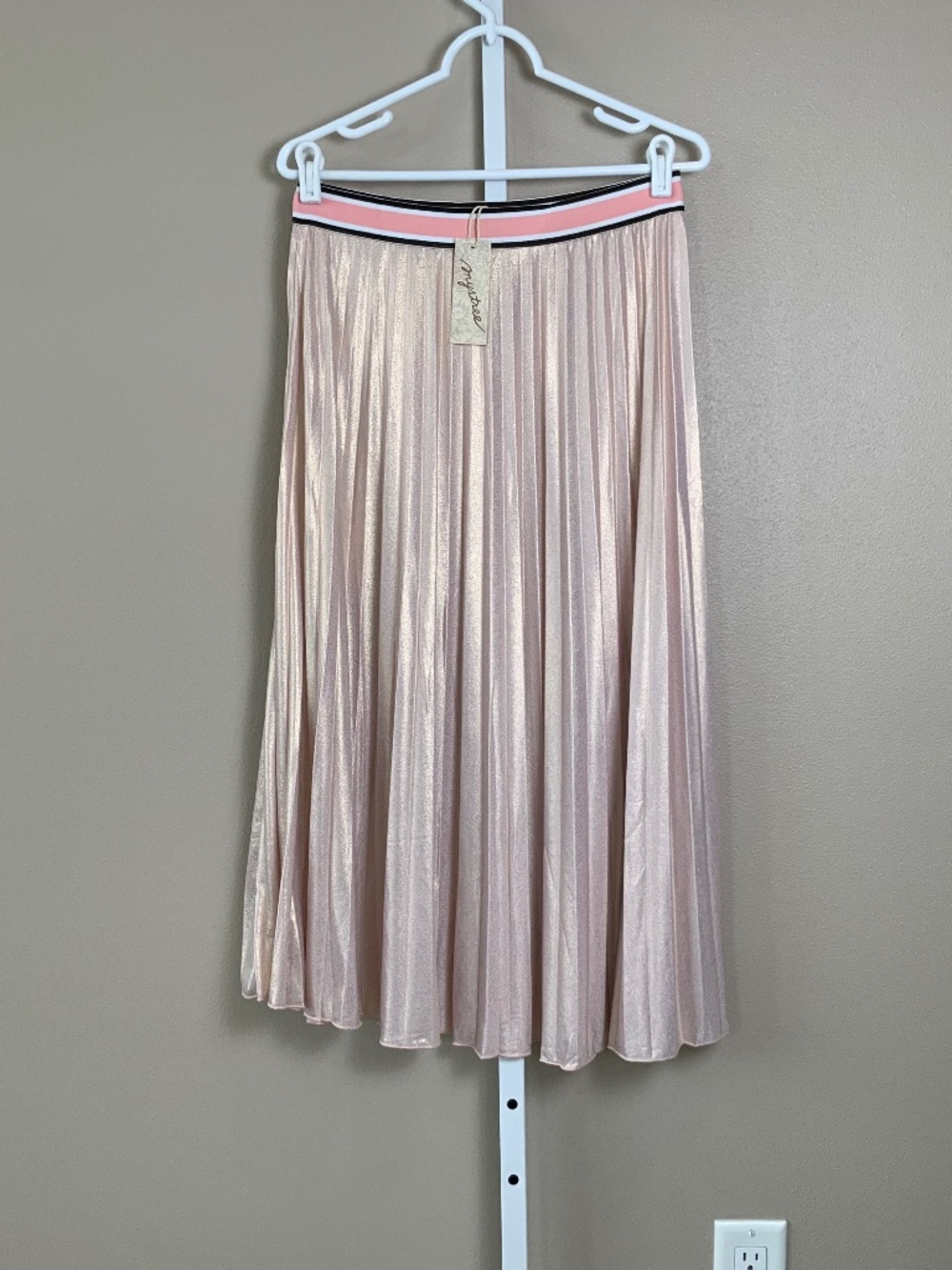 Mystree Pleated Shimmer Elastic Waist Midi Skirt